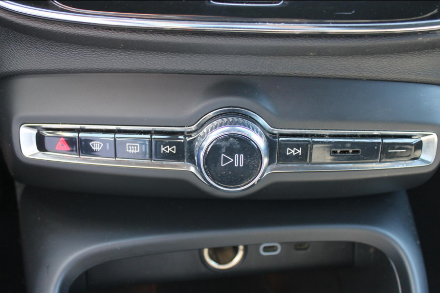 Volvo XC40 Recharge 231PK Automaat 70 kWh Google infotainment / Verwarmbare voorstoelen / Verwarmbaar stuurwiel / Getinte ramen vanaf de B-stijl / Cruise control