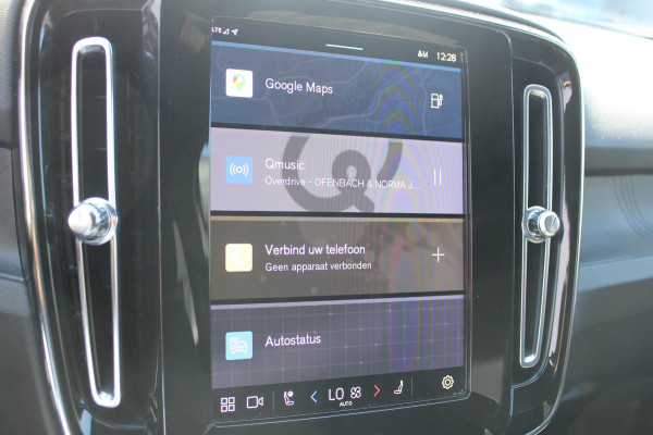 Volvo XC40 Recharge 231PK Automaat 70 kWh Google infotainment / Verwarmbare voorstoelen / Verwarmbaar stuurwiel / Getinte ramen vanaf de B-stijl / Cruise control