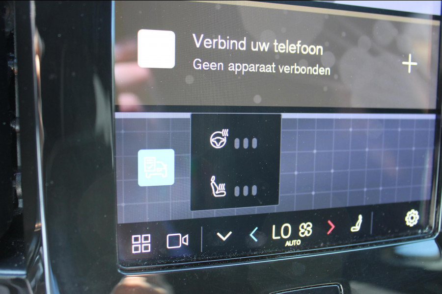 Volvo XC40 Recharge 231PK Automaat 70 kWh Google infotainment / Verwarmbare voorstoelen / Verwarmbaar stuurwiel / Getinte ramen vanaf de B-stijl / Cruise control