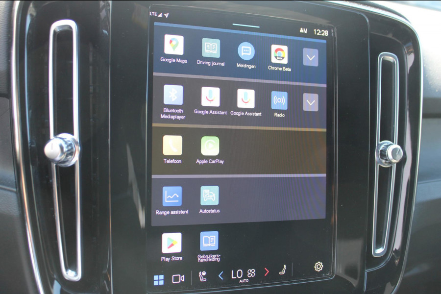 Volvo XC40 Recharge 231PK Automaat 70 kWh Google infotainment / Verwarmbare voorstoelen / Verwarmbaar stuurwiel / Getinte ramen vanaf de B-stijl / Cruise control