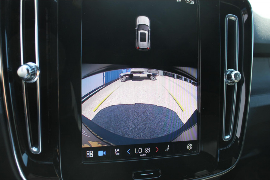 Volvo XC40 Recharge 231PK Automaat 70 kWh Google infotainment / Verwarmbare voorstoelen / Verwarmbaar stuurwiel / Getinte ramen vanaf de B-stijl / Cruise control