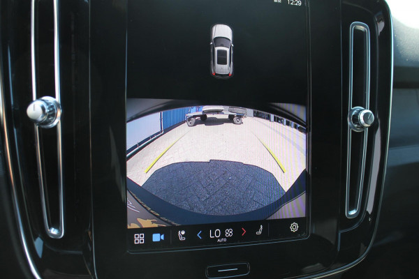 Volvo XC40 Recharge 231PK Automaat 70 kWh Google infotainment / Verwarmbare voorstoelen / Verwarmbaar stuurwiel / Getinte ramen vanaf de B-stijl / Cruise control