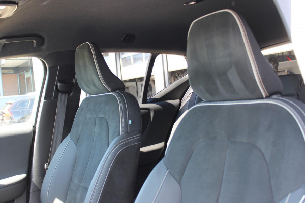 Volvo XC40 Recharge 231PK Automaat 70 kWh Google infotainment / Verwarmbare voorstoelen / Verwarmbaar stuurwiel / Getinte ramen vanaf de B-stijl / Cruise control