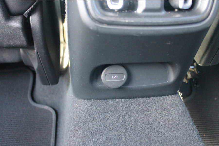 Volvo XC40 Recharge 231PK Automaat 70 kWh Google infotainment / Verwarmbare voorstoelen / Verwarmbaar stuurwiel / Getinte ramen vanaf de B-stijl / Cruise control