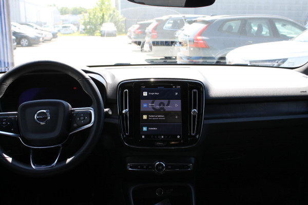Volvo XC40 Recharge 231PK Automaat 70 kWh Google infotainment / Verwarmbare voorstoelen / Verwarmbaar stuurwiel / Getinte ramen vanaf de B-stijl / Cruise control
