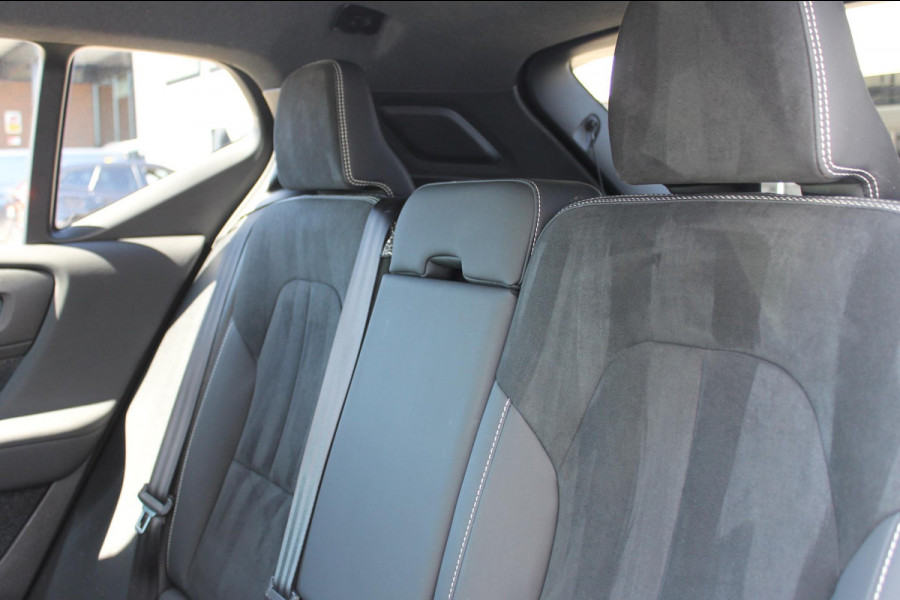 Volvo XC40 Recharge 231PK Automaat 70 kWh Google infotainment / Verwarmbare voorstoelen / Verwarmbaar stuurwiel / Getinte ramen vanaf de B-stijl / Cruise control