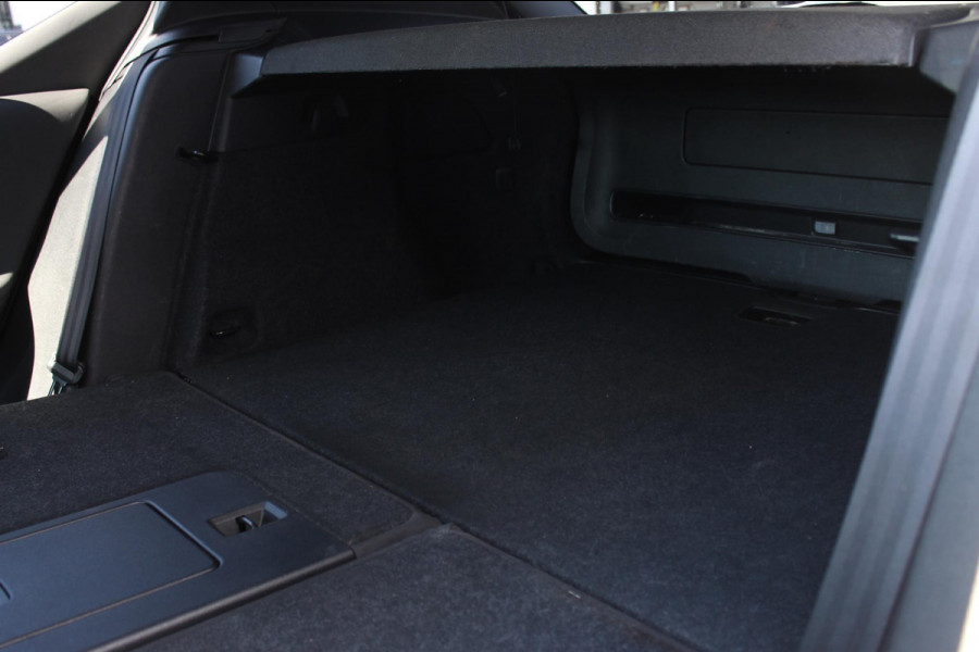 Volvo XC40 Recharge 231PK Automaat 70 kWh Google infotainment / Verwarmbare voorstoelen / Verwarmbaar stuurwiel / Getinte ramen vanaf de B-stijl / Cruise control