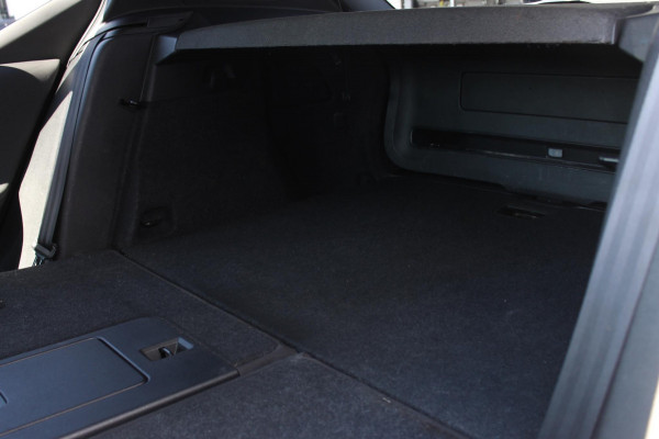 Volvo XC40 Recharge 231PK Automaat 70 kWh Google infotainment / Verwarmbare voorstoelen / Verwarmbaar stuurwiel / Getinte ramen vanaf de B-stijl / Cruise control