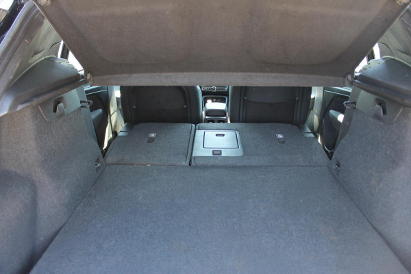 Volvo XC40 Recharge 231PK Automaat 70 kWh Google infotainment / Verwarmbare voorstoelen / Verwarmbaar stuurwiel / Getinte ramen vanaf de B-stijl / Cruise control