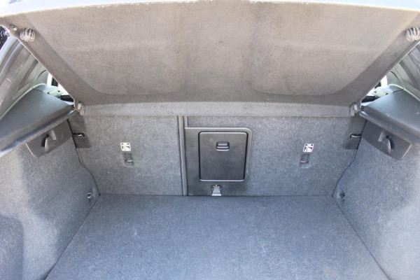 Volvo XC40 Recharge 231PK Automaat 70 kWh Google infotainment / Verwarmbare voorstoelen / Verwarmbaar stuurwiel / Getinte ramen vanaf de B-stijl / Cruise control
