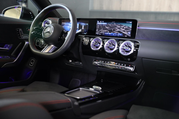 Mercedes-Benz CLA-Klasse 250 e AMG 45 Look / FACELIFT / ACC / Memory / Lane Assist / 360 Camera / Dode Hoek / Open Pano / 19 Inch