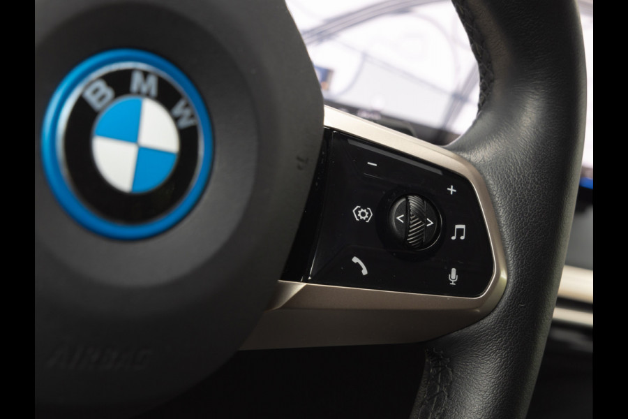 BMW iX xDrive50 - Luchtvering - Integral Active Steering - Driving Ass Prof