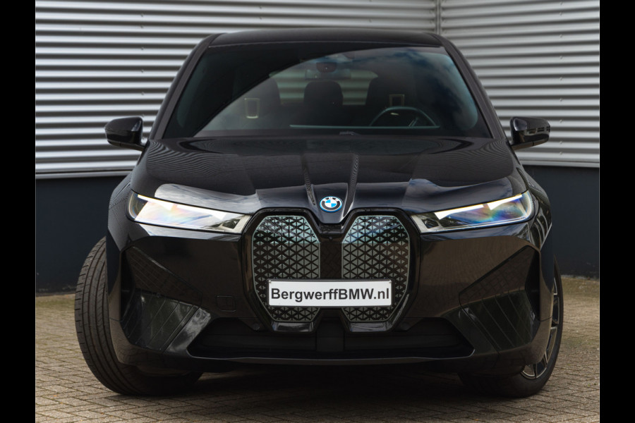 BMW iX xDrive50 - Luchtvering - Integral Active Steering - Driving Ass Prof