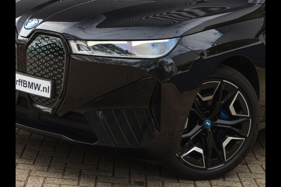 BMW iX xDrive50 - Luchtvering - Integral Active Steering - Driving Ass Prof