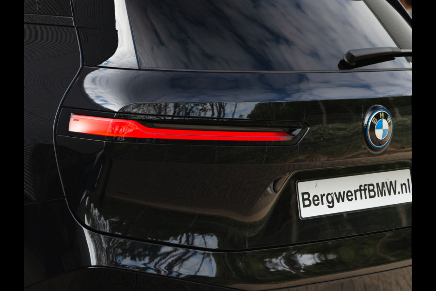 BMW iX xDrive50 - Luchtvering - Integral Active Steering - Driving Ass Prof