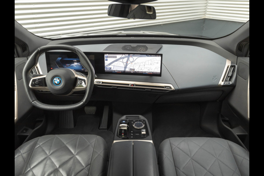 BMW iX xDrive50 - Luchtvering - Integral Active Steering - Driving Ass Prof