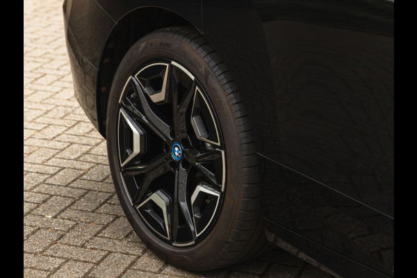 BMW iX xDrive50 - Luchtvering - Integral Active Steering - Driving Ass Prof