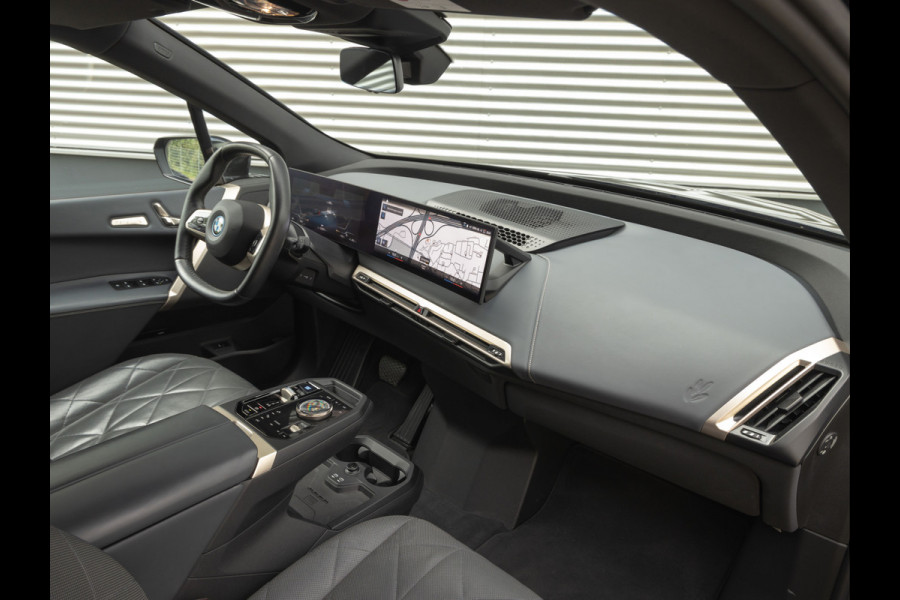 BMW iX xDrive50 - Luchtvering - Integral Active Steering - Driving Ass Prof