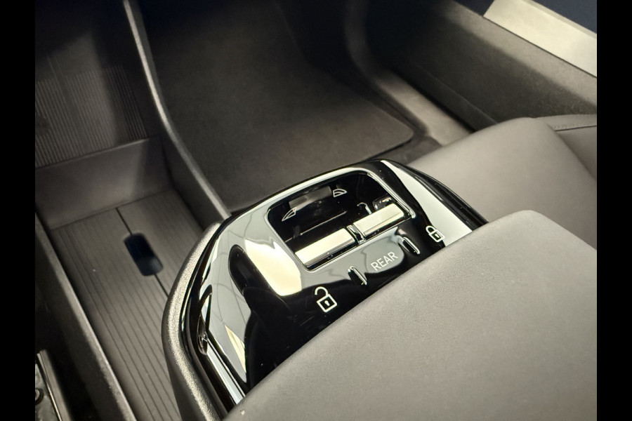 Volvo EX30 Single Motor Extended Range Plus 69 kWh 19'lmv !! 2e Pinksterdag zijn wij geopend van 12.00 tot 17.00u !!