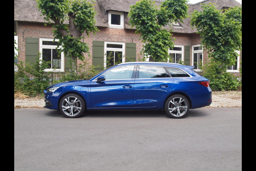 Seat Leon Sportstourer 1.4 TSI eHybrid PHEV FR | Panoramadak | Camera | Apple Carplay | Cruise Control | Sfeerverlichting |