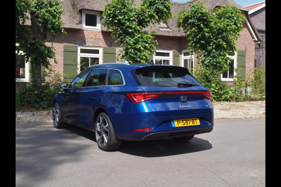 Seat Leon Sportstourer 1.4 TSI eHybrid PHEV FR | Panoramadak | Camera | Apple Carplay | Cruise Control | Sfeerverlichting |