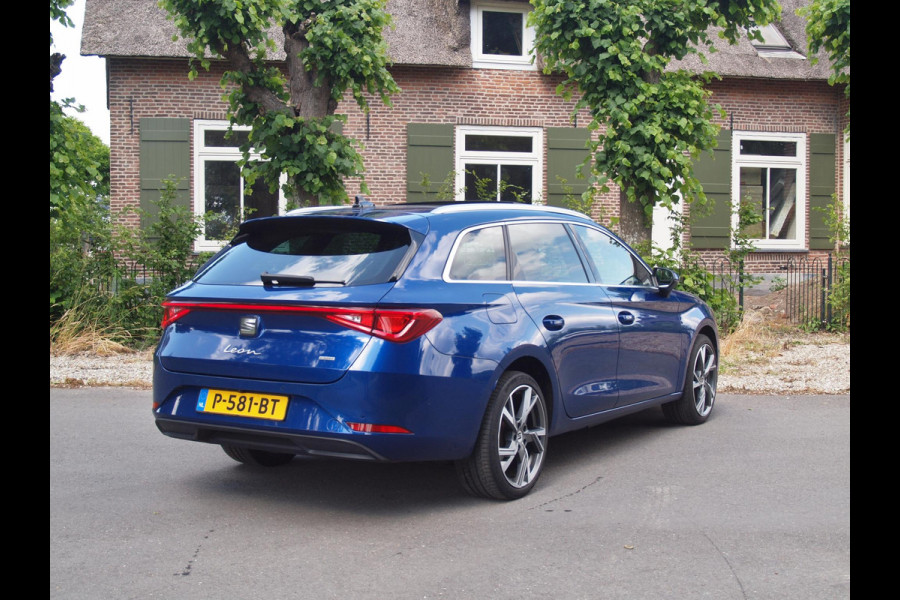 Seat Leon Sportstourer 1.4 TSI eHybrid PHEV FR | Panoramadak | Camera | Apple Carplay | Cruise Control | Sfeerverlichting |