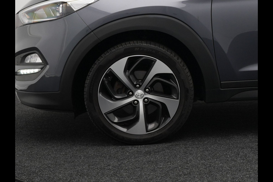 Hyundai Tucson 1.6 T-GDI Premium Automaat | Panodak | Lederen Sportstoelen Verwarmd | Trekhaak Afneembaar | Apple Carplay | Navigatie | Cruise Control | Climate Control | Camera | L.M. 19" |