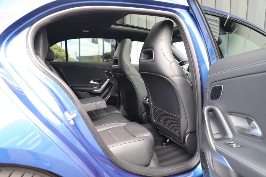 Mercedes-Benz A-Klasse 250e AMG Aut8 | 218PK | Pano | Head-up | Burmester | Memory | Sfeerverlichting | Multibeam | ACC | Stuurwielverwarming | Trekhaa Mercedes-Benz A-Klasse 250e AMG Aut8 | 218PK | Pano | Head-up | Burmester | Memory | Sfeerverlichting | Multibeam | ACC | Stuurwielverwarming | Trekhaa