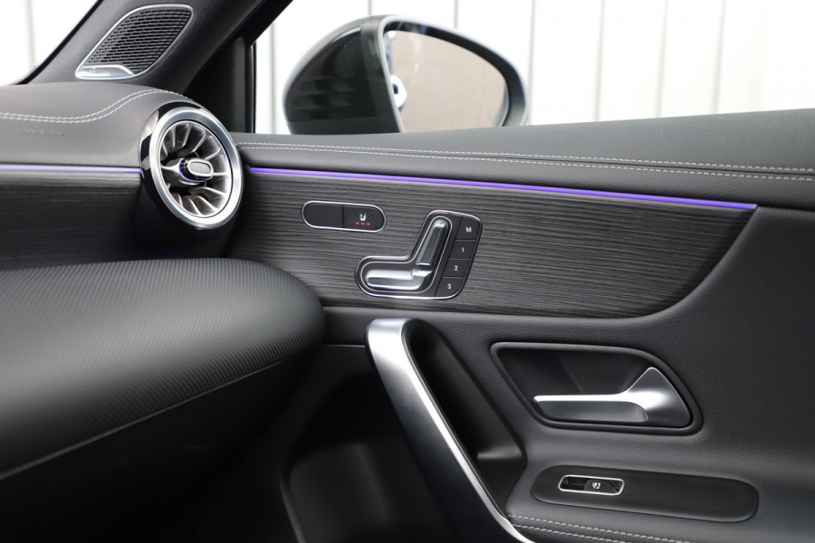 Mercedes-Benz A-Klasse 250e AMG Aut8 | 218PK | Pano | Head-up | Burmester | Memory | Sfeerverlichting | Multibeam | ACC | Stuurwielverwarming | Trekhaa Mercedes-Benz A-Klasse 250e AMG Aut8 | 218PK | Pano | Head-up | Burmester | Memory | Sfeerverlichting | Multibeam | ACC | Stuurwielverwarming | Trekhaa