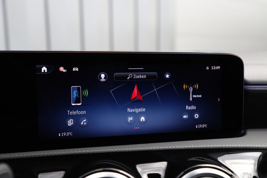 Mercedes-Benz A-Klasse 250e AMG Aut8 | 218PK | Pano | Head-up | Burmester | Memory | Sfeerverlichting | Multibeam | ACC | Stuurwielverwarming | Trekhaa Mercedes-Benz A-Klasse 250e AMG Aut8 | 218PK | Pano | Head-up | Burmester | Memory | Sfeerverlichting | Multibeam | ACC | Stuurwielverwarming | Trekhaa