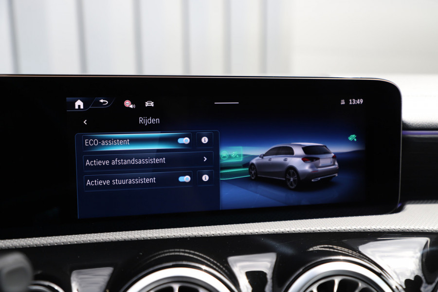 Mercedes-Benz A-Klasse 250e AMG Aut8 | 218PK | Pano | Head-up | Burmester | Memory | Sfeerverlichting | Multibeam | ACC | Stuurwielverwarming | Trekhaa Mercedes-Benz A-Klasse 250e AMG Aut8 | 218PK | Pano | Head-up | Burmester | Memory | Sfeerverlichting | Multibeam | ACC | Stuurwielverwarming | Trekhaa