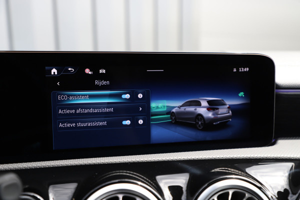 Mercedes-Benz A-Klasse 250e AMG Aut8 | 218PK | Pano | Head-up | Burmester | Memory | Sfeerverlichting | Multibeam | ACC | Stuurwielverwarming | Trekhaa Mercedes-Benz A-Klasse 250e AMG Aut8 | 218PK | Pano | Head-up | Burmester | Memory | Sfeerverlichting | Multibeam | ACC | Stuurwielverwarming | Trekhaa