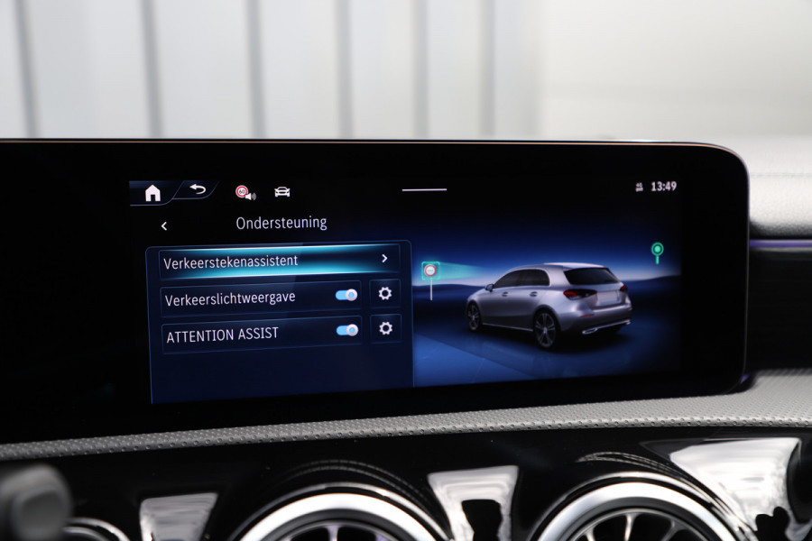 Mercedes-Benz A-Klasse 250e AMG Aut8 | 218PK | Pano | Head-up | Burmester | Memory | Sfeerverlichting | Multibeam | ACC | Stuurwielverwarming | Trekhaa Mercedes-Benz A-Klasse 250e AMG Aut8 | 218PK | Pano | Head-up | Burmester | Memory | Sfeerverlichting | Multibeam | ACC | Stuurwielverwarming | Trekhaa