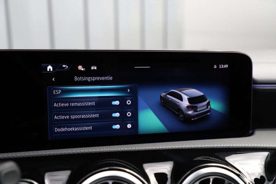 Mercedes-Benz A-Klasse 250e AMG Aut8 | 218PK | Pano | Head-up | Burmester | Memory | Sfeerverlichting | Multibeam | ACC | Stuurwielverwarming | Trekhaa Mercedes-Benz A-Klasse 250e AMG Aut8 | 218PK | Pano | Head-up | Burmester | Memory | Sfeerverlichting | Multibeam | ACC | Stuurwielverwarming | Trekhaa