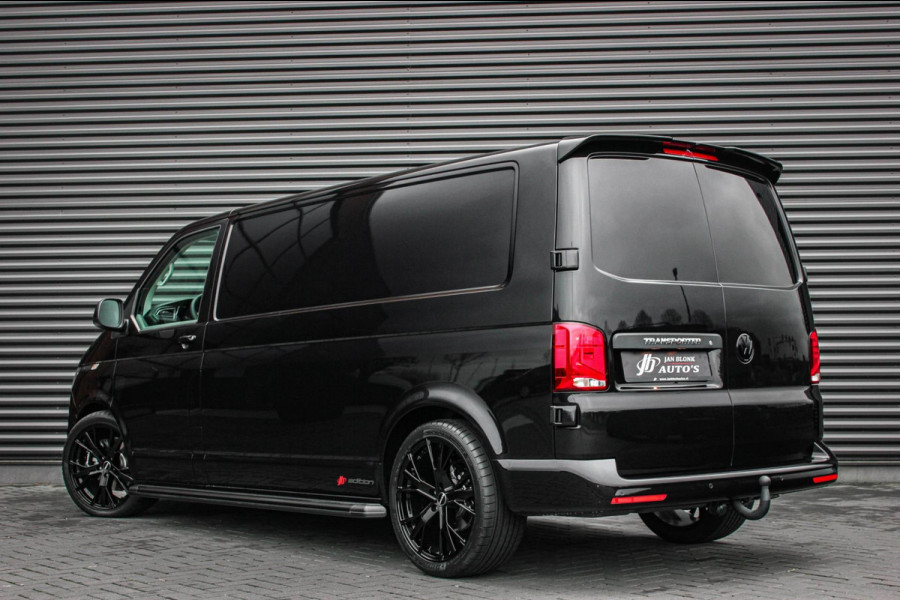 Volkswagen Transporter 2.0 TDI L2H1 150PK FULL BLACK / JB- EDITION / LEDEREN BEKLEDING / VERLAGINGSVEREN / APPLE CARPLAY / SPOILER