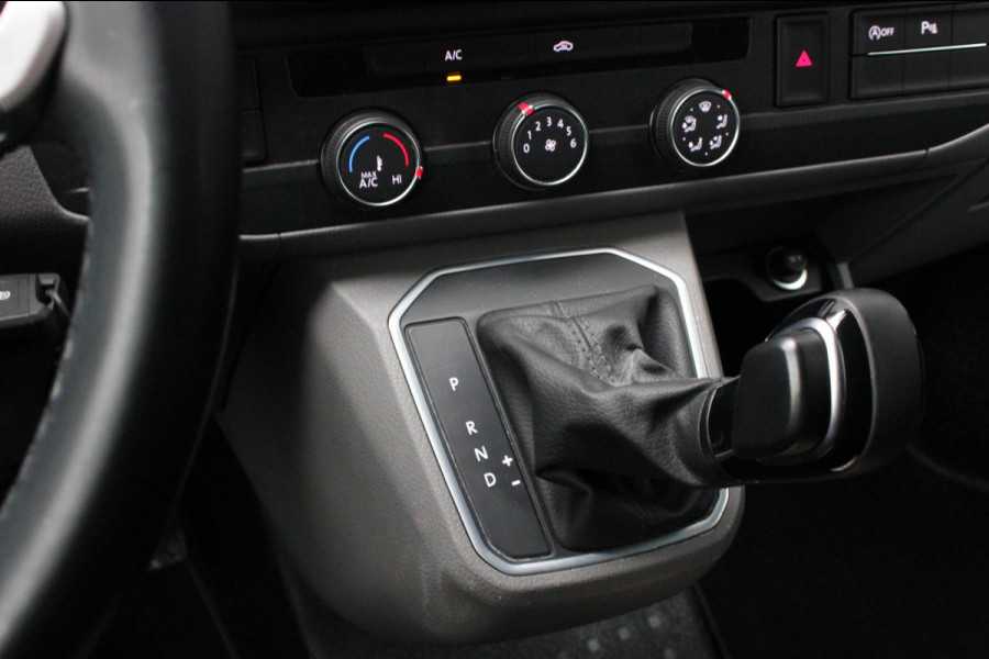 Volkswagen Transporter 2.0 TDI L2H1 150PK FULL BLACK / JB- EDITION / LEDEREN BEKLEDING / VERLAGINGSVEREN / APPLE CARPLAY / SPOILER