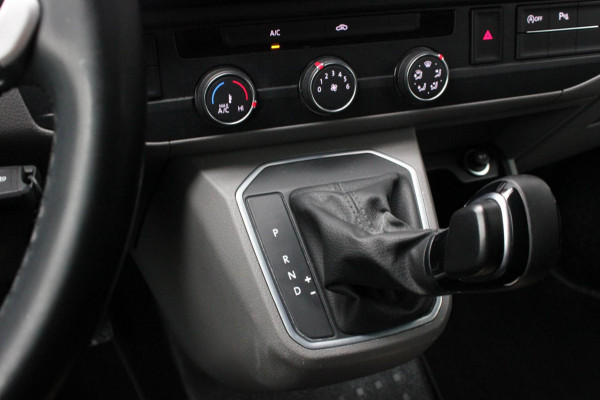 Volkswagen Transporter 2.0 TDI L2H1 150PK FULL BLACK / JB- EDITION / LEDEREN BEKLEDING / VERLAGINGSVEREN / APPLE CARPLAY / SPOILER