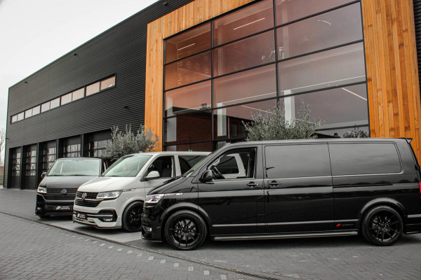 Volkswagen Transporter 2.0 TDI L2H1 150PK FULL BLACK / JB- EDITION / LEDEREN BEKLEDING / VERLAGINGSVEREN / APPLE CARPLAY / SPOILER