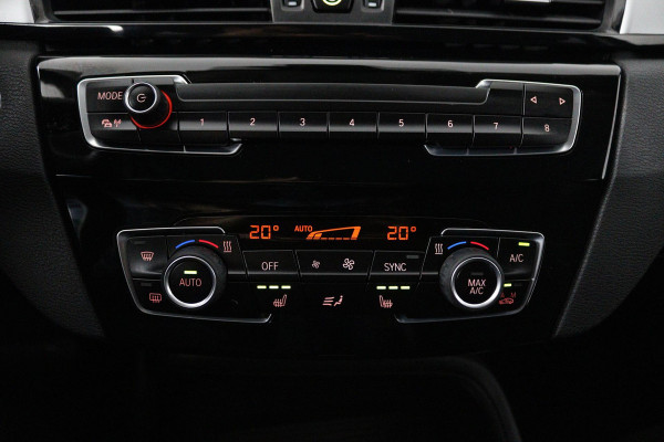 BMW X1 SDrive18i Executive Edition Automaat (NAVIGATIE, STOELVERWARMING, LED, PDC, 1e EIGENAAR, GOED ONDERHOUDEN)