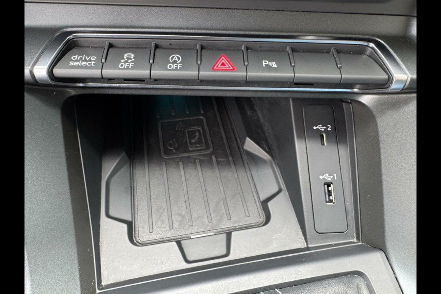 Audi Q3 35 TFSI 150pk 2 x S Line S-Tronic Dynamic Light LED Keyless Sfeerverlichting CarPlay Leder Stlvw