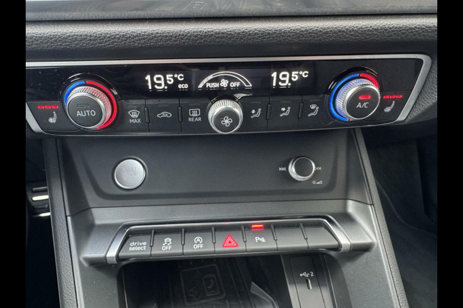 Audi Q3 35 TFSI 150pk 2 x S Line S-Tronic Dynamic Light LED Keyless Sfeerverlichting CarPlay Leder Stlvw