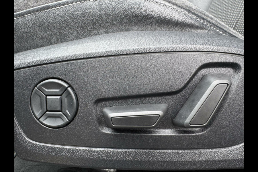 Audi Q3 35 TFSI 150pk 2 x S Line S-Tronic Dynamic Light LED Keyless Sfeerverlichting CarPlay Leder Stlvw