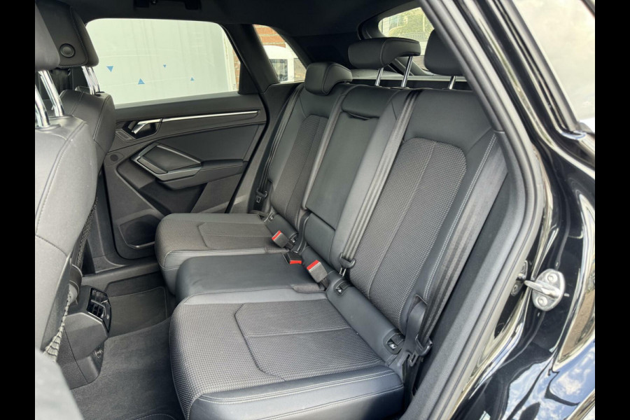 Audi Q3 35 TFSI 150pk 2 x S Line S-Tronic Dynamic Light LED Keyless Sfeerverlichting CarPlay Leder Stlvw