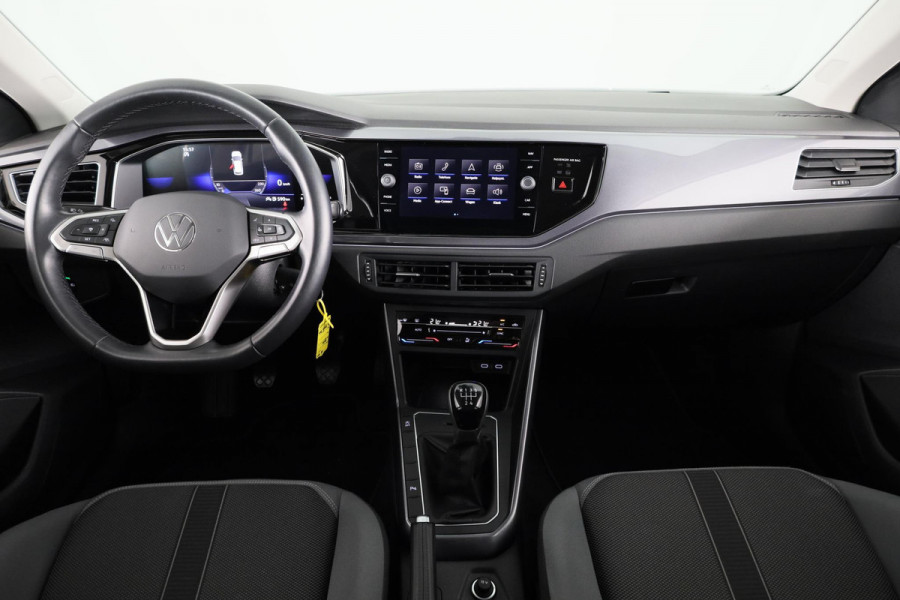 Volkswagen Polo 1.0 TSI Style 95 pk | Navigatie | LM-velgen|Parkeersensoren | Digital display| Trekhaak