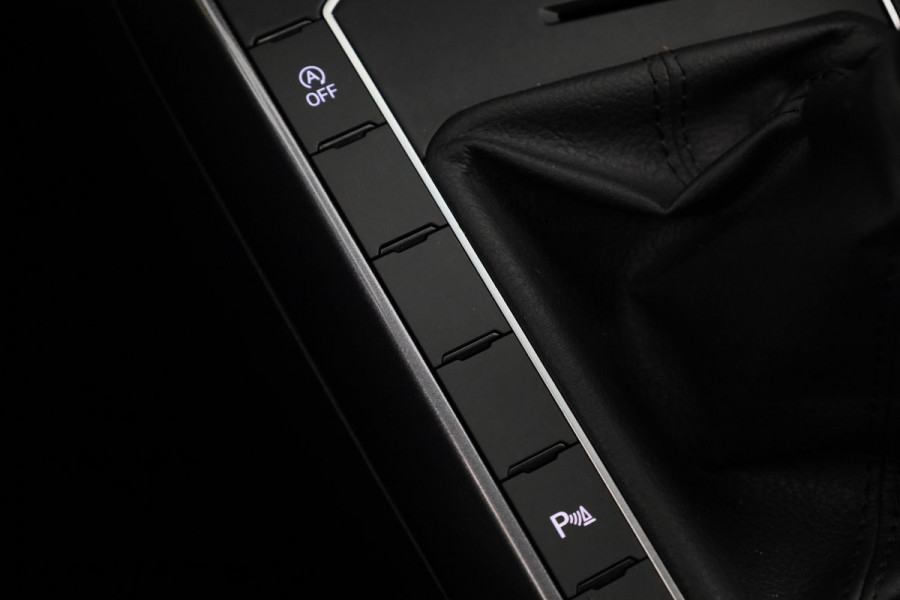 Volkswagen Polo 1.0 TSI Style 95 pk | Navigatie | LM-velgen|Parkeersensoren | Digital display| Trekhaak