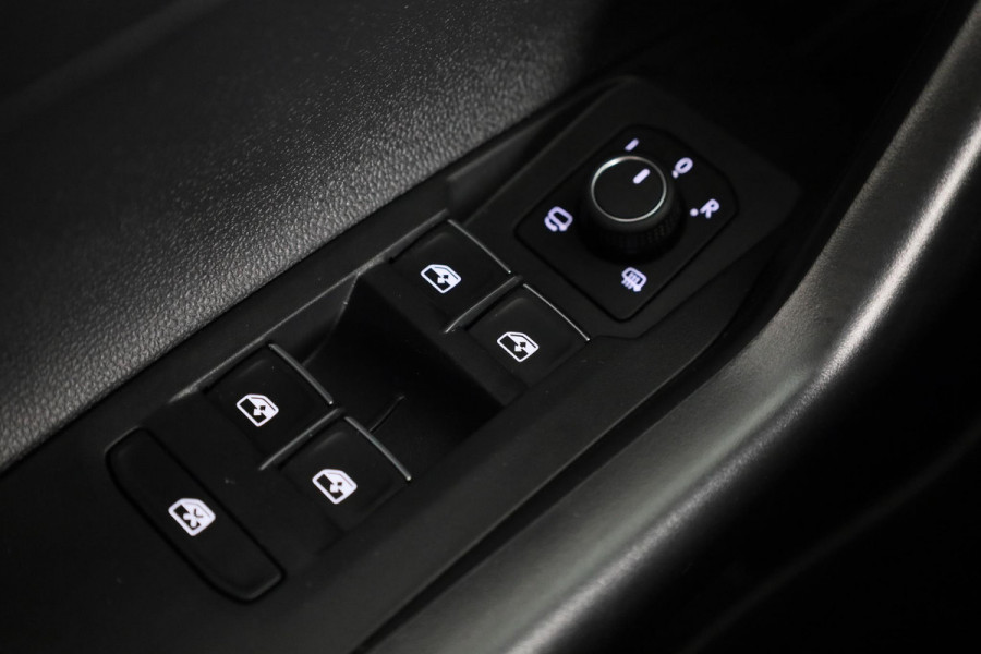 Volkswagen Polo 1.0 TSI Style 95 pk | Navigatie | LM-velgen|Parkeersensoren | Digital display| Trekhaak