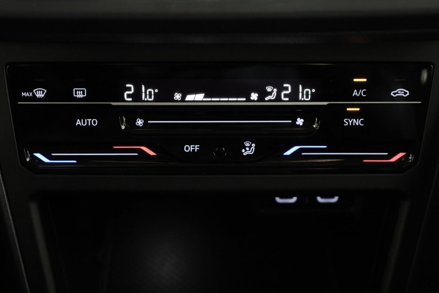 Volkswagen Polo 1.0 TSI Style 95 pk | Navigatie | LM-velgen|Parkeersensoren | Digital display| Trekhaak