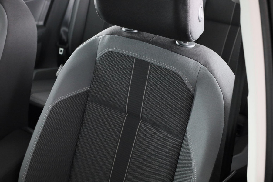 Volkswagen Polo 1.0 TSI Style 95 pk | Navigatie | LM-velgen|Parkeersensoren | Digital display| Trekhaak