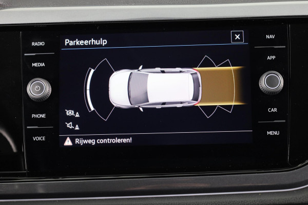 Volkswagen Polo 1.0 TSI Style 95 pk | Navigatie | LM-velgen|Parkeersensoren | Digital display| Trekhaak
