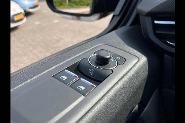 Ford Transit Custom 340 2.5 PHEV L2H1 Limited | SCI | Voorraad | Kombi 9-persoons | Incl. BTW en BPM |  Dubbele schuifdeur | 17 inch lichtmetalen velgen | Trekhaak | Navigatie | Garantie 5 jaar of 200.000 km | Camera